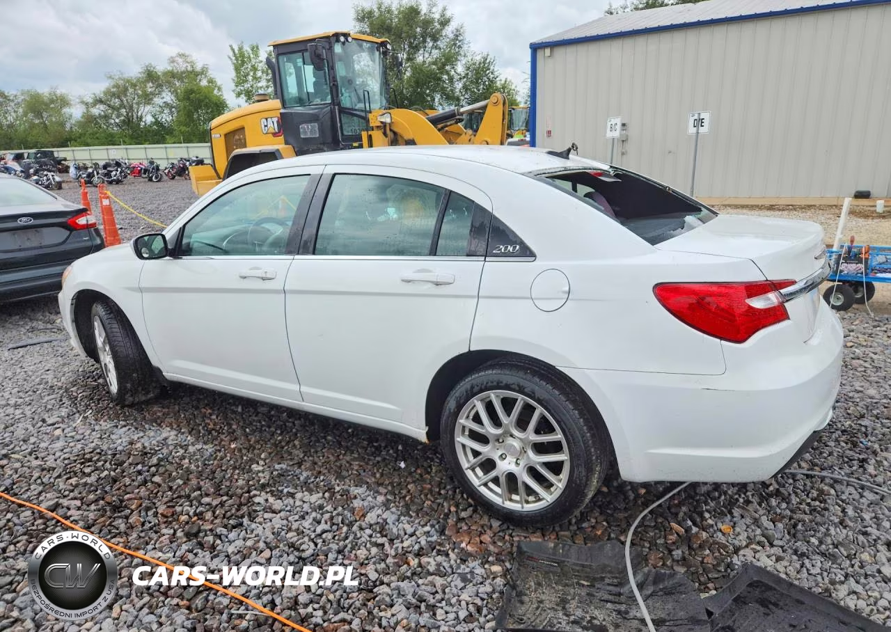 2013 Chrysler 200 Touring VIN:1C3CCBBB7DN577801 - 2