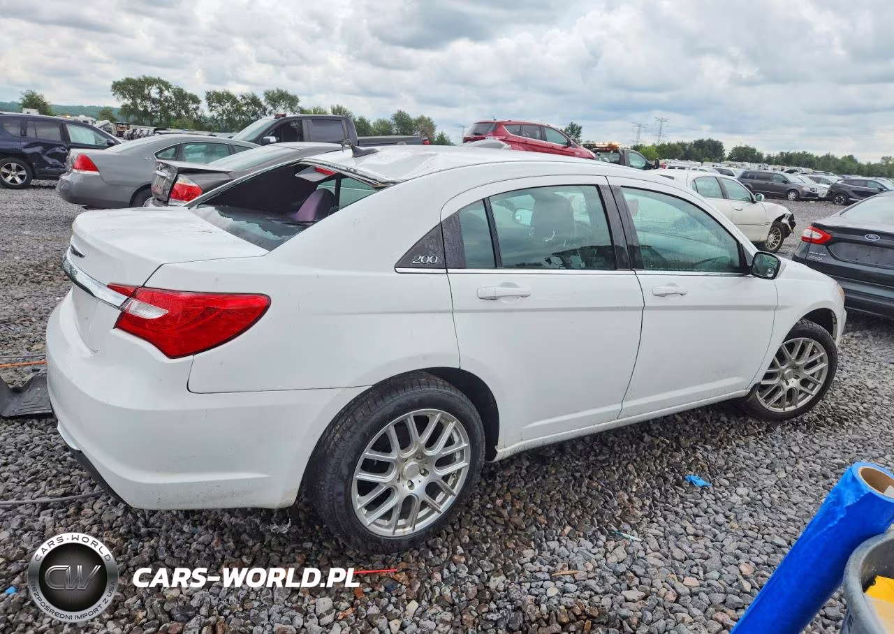 2013 Chrysler 200 Touring VIN:1C3CCBBB7DN577801 - 3
