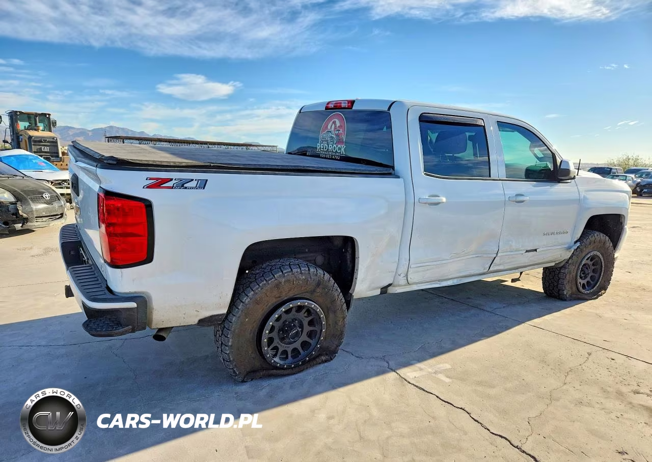 2018 Chevrolet Silverado K1500 Lt VIN:3GCUKREC1JG536715 - 3