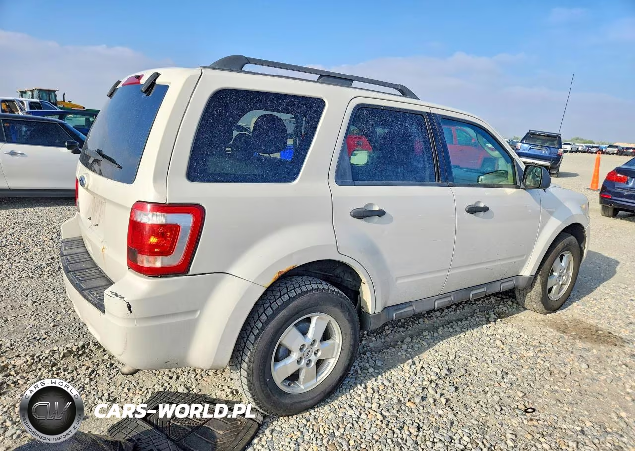 2010 Ford Escape Xlt VIN:1FMCU0D70AKA86646 - 3