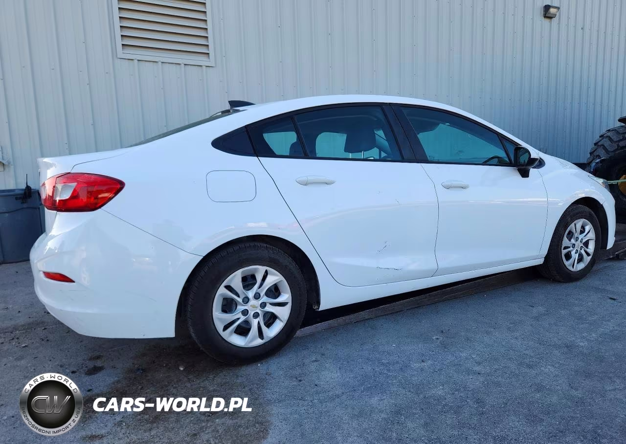 2019 Chevrolet Cruze VIN:1G1BJ5SM5K7104098 - 3