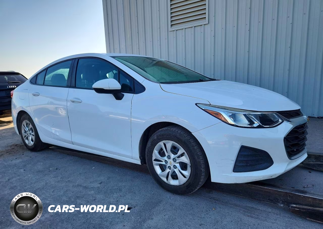 2019 Chevrolet Cruze VIN:1G1BJ5SM5K7104098 - 4