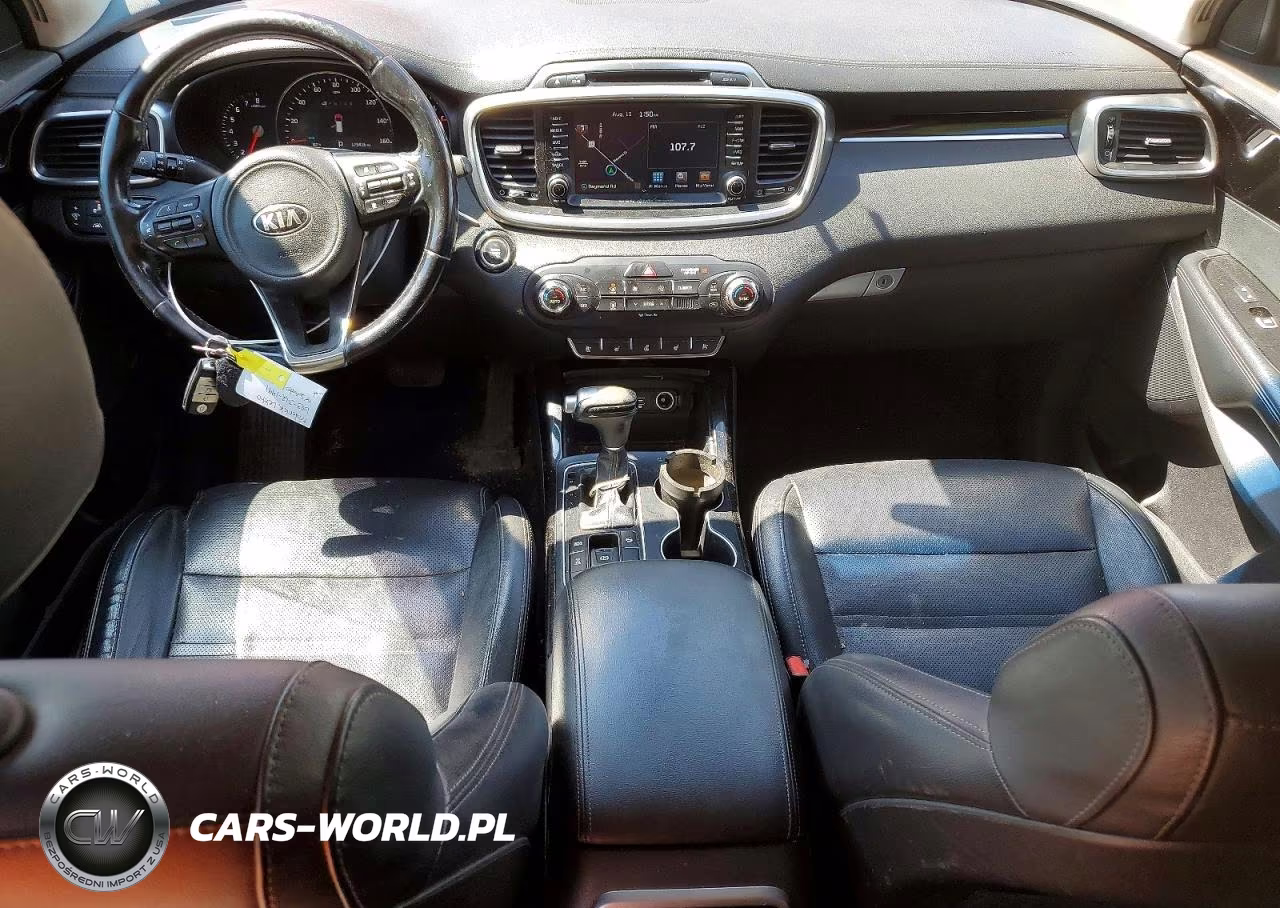 2018 Kia Sorento VIN:5XYPKDA52JG384563 - 8