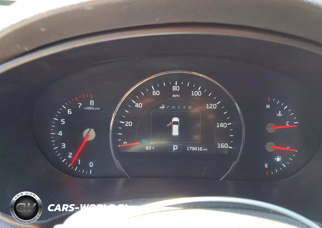 2018 Kia Sorento VIN:5XYPKDA52JG384563 - 9