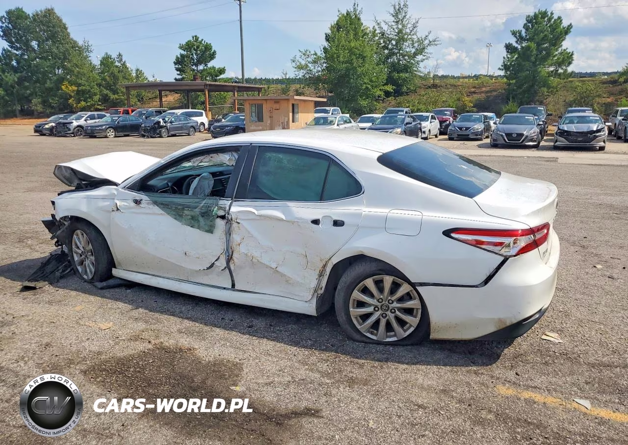 2018 Toyota Camry Le VIN:4T1B11HK9JU522262 - 2