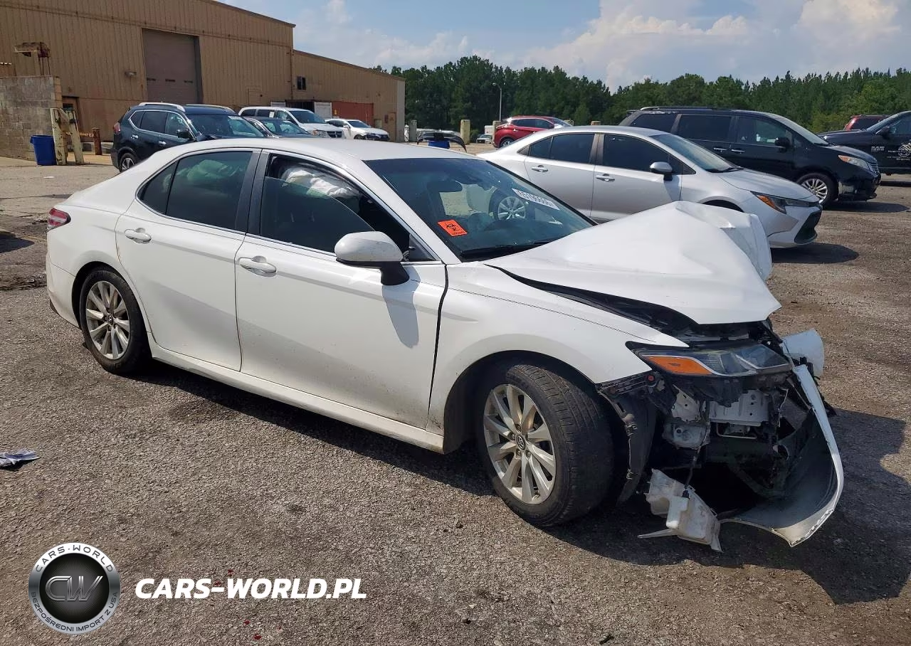 2018 Toyota Camry Le VIN:4T1B11HK9JU522262 - 4