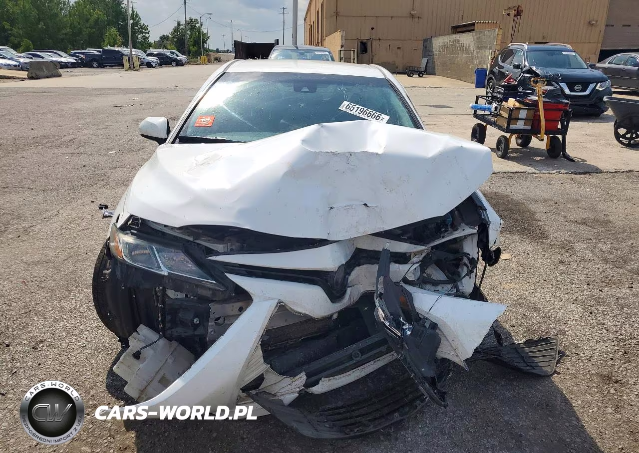 2018 Toyota Camry Le VIN:4T1B11HK9JU522262 - 5