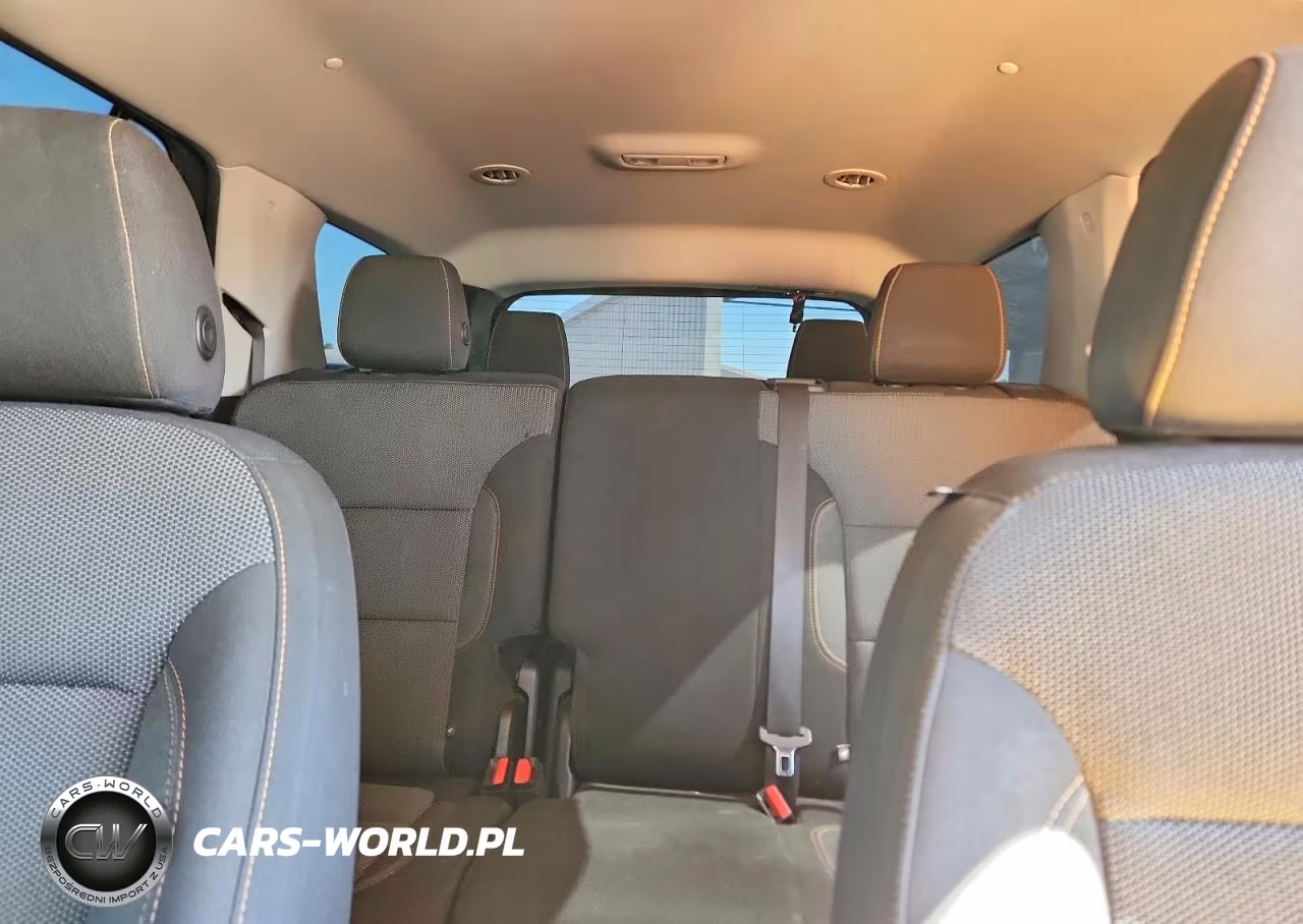 2018 Chevrolet Traverse Ls VIN:1GNERFKW8JJ105596 - 10
