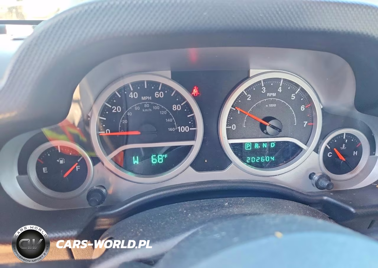2009 Jeep Wrangler Unlimited Sahara VIN:1J4GA59109L769608 - 9
