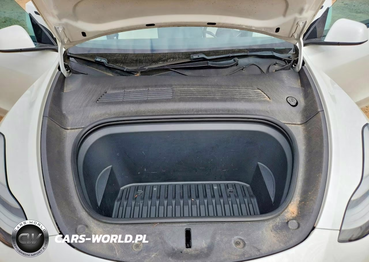 2020 Tesla Model Y VIN:5YJYGDEF0LF025635 - 11