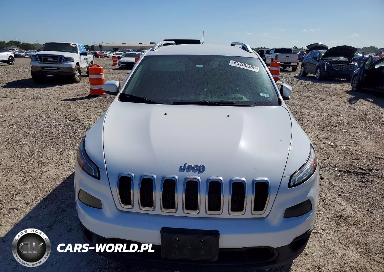 2018 Jeep Cherokee Latitude VIN:1C4PJLCB6JD551618 - 5