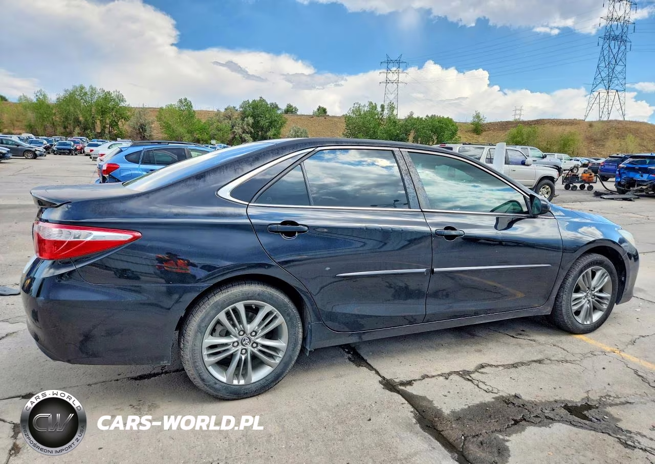 2017 Toyota Camry Se VIN:4T1BF1FK1HU333944 - 3