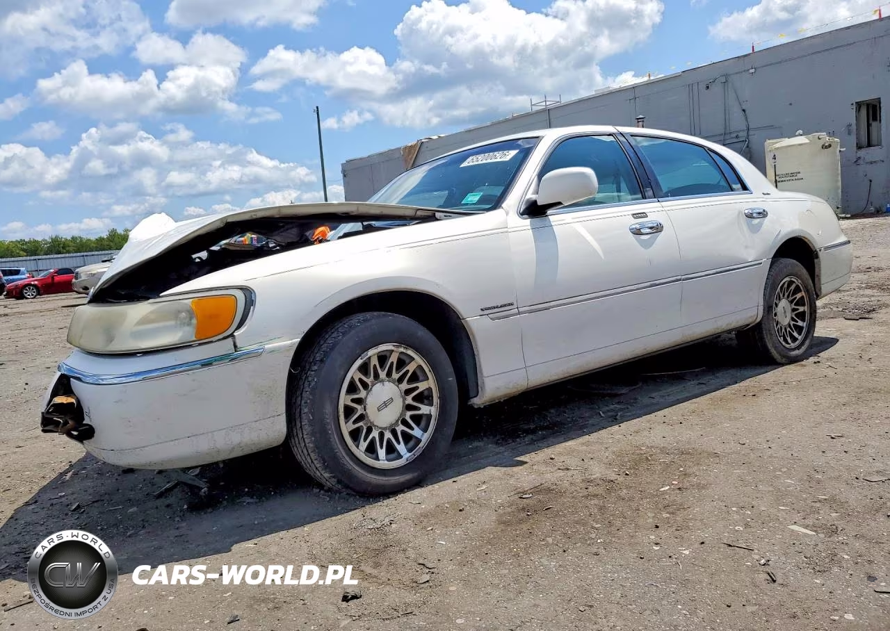 2000 Lincoln Town Car Signature