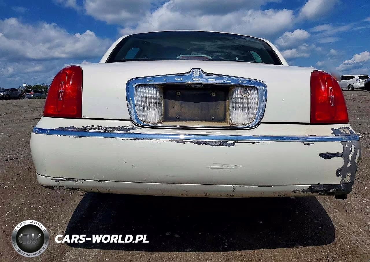 2000 Lincoln Town Car Signature VIN:1LNHM82W8YY936304 - 6