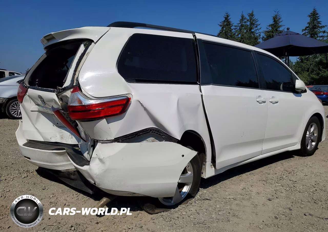 2018 Toyota Sienna Le VIN:5TDKZ3DC7JS936474 - 3