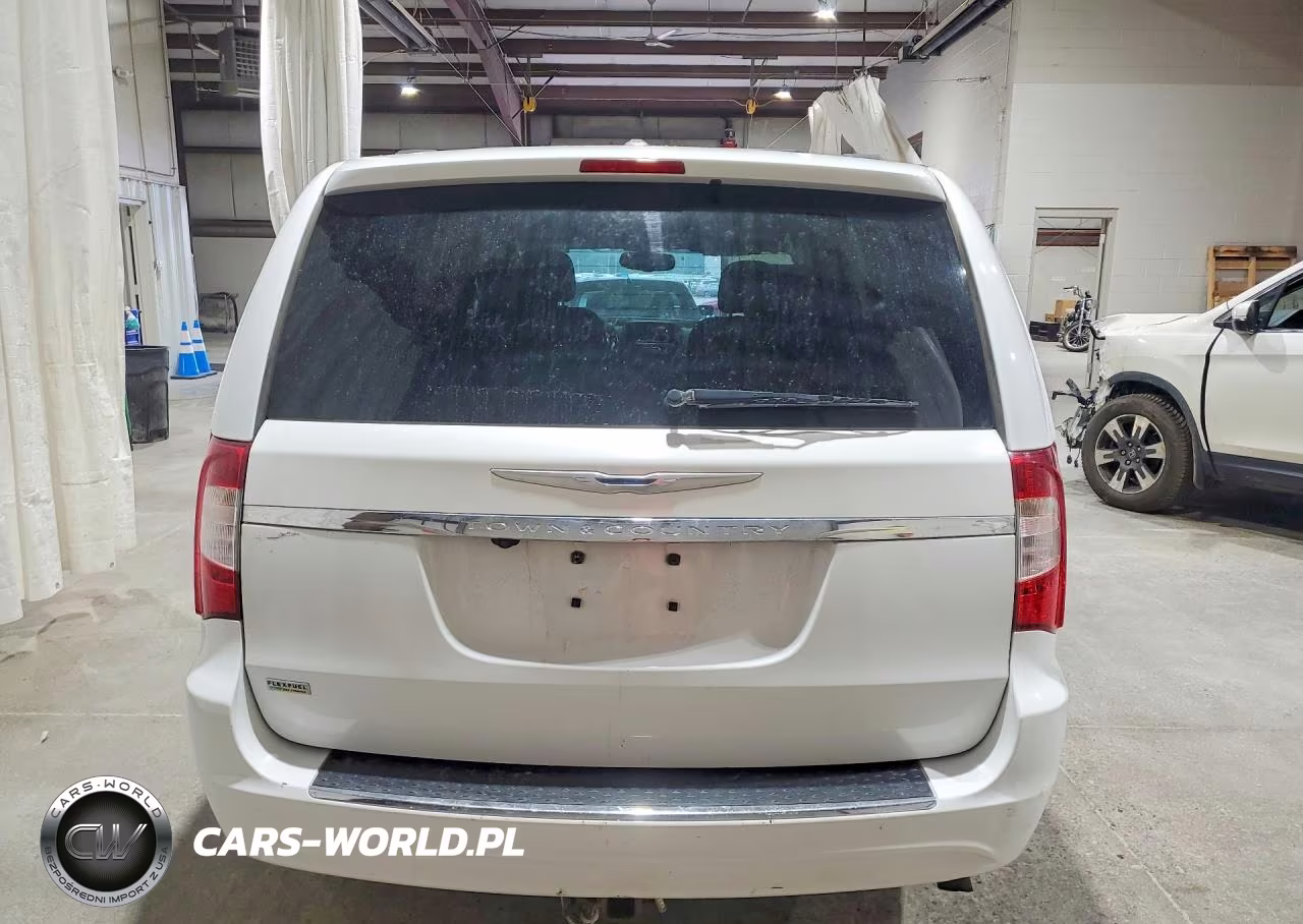 2015 Chrysler Town & Country Touring VIN:2C4RC1BG8FR738898 - 6