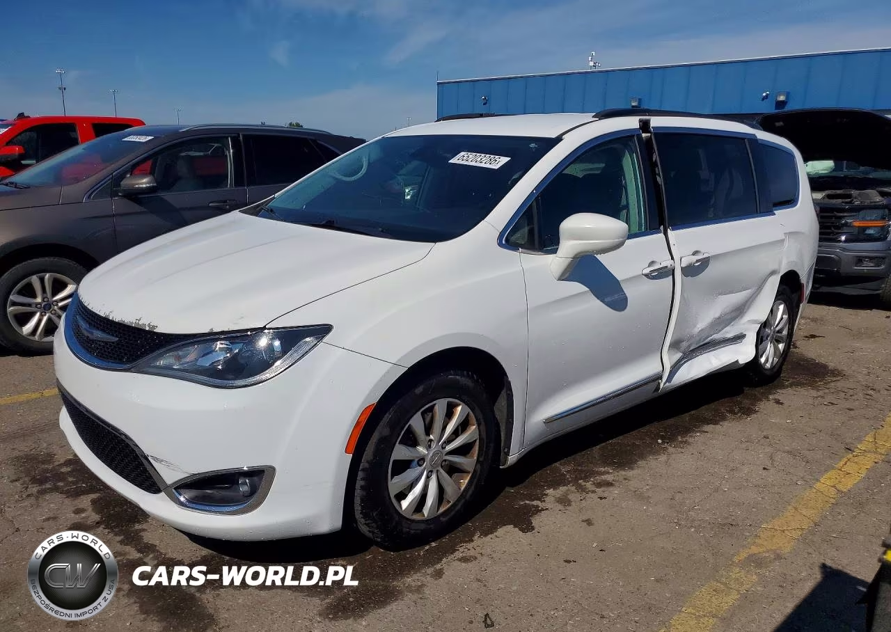 2017 Chrysler Pacifica Touring L VIN:2C4RC1BG7HR587734 - 1