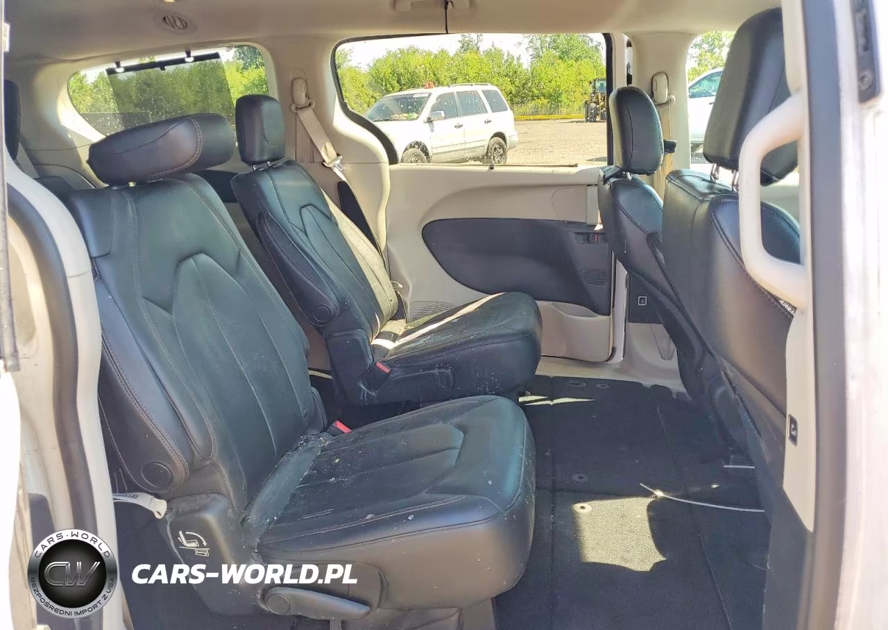 2017 Chrysler Pacifica Touring L VIN:2C4RC1BG7HR587734 - 11