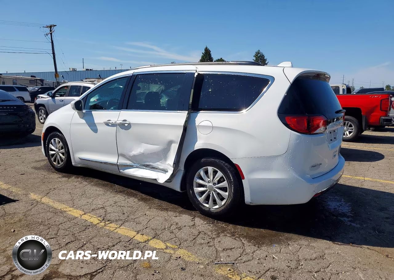 2017 Chrysler Pacifica Touring L VIN:2C4RC1BG7HR587734 - 2