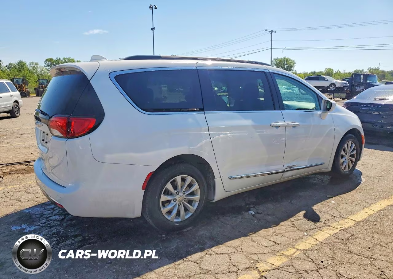 2017 Chrysler Pacifica Touring L VIN:2C4RC1BG7HR587734 - 3