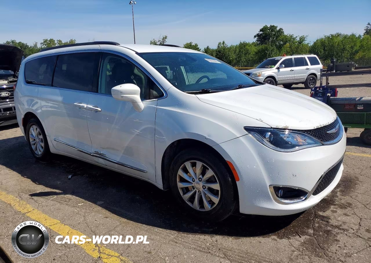 2017 Chrysler Pacifica Touring L VIN:2C4RC1BG7HR587734 - 4