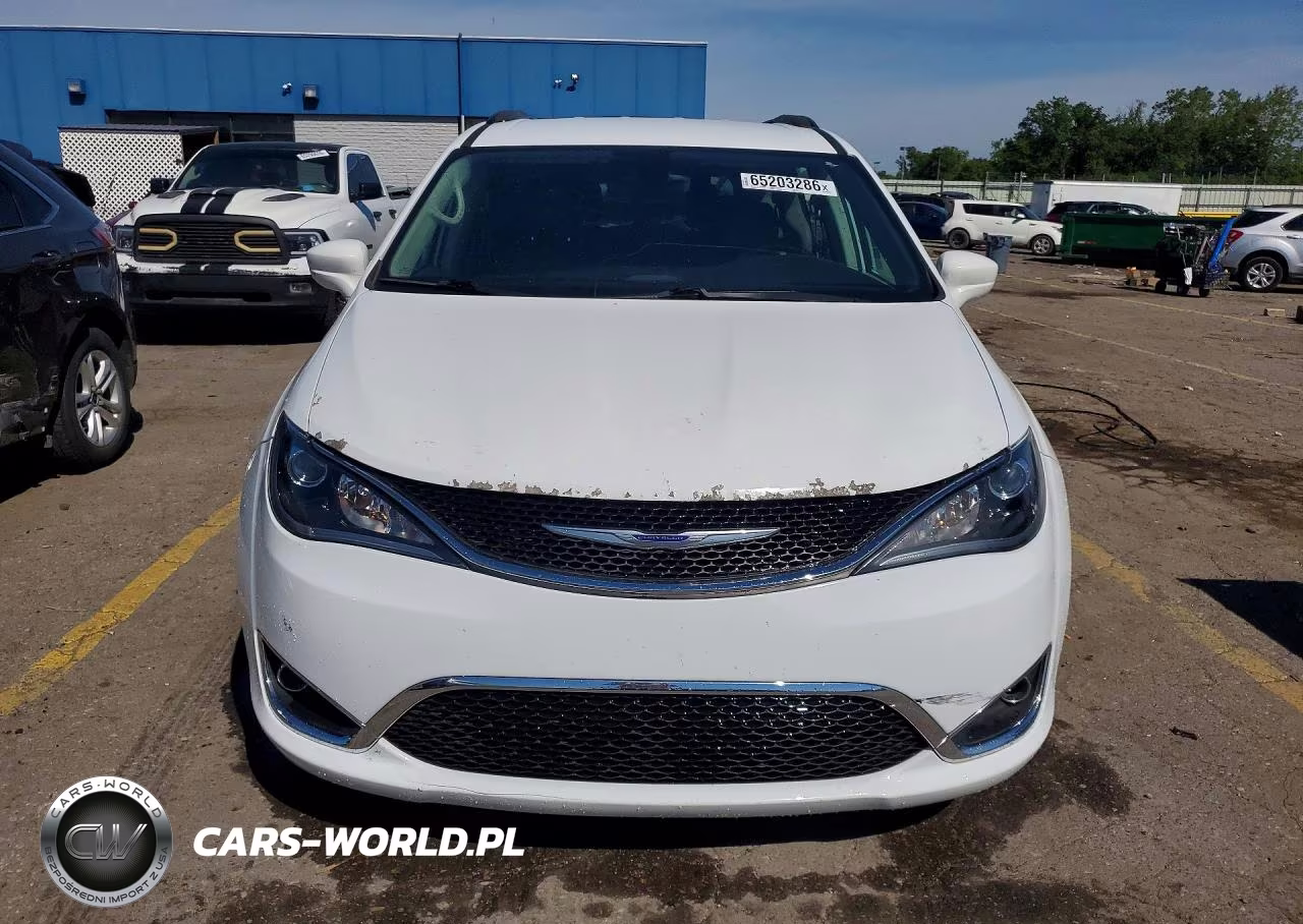 2017 Chrysler Pacifica Touring L VIN:2C4RC1BG7HR587734 - 5