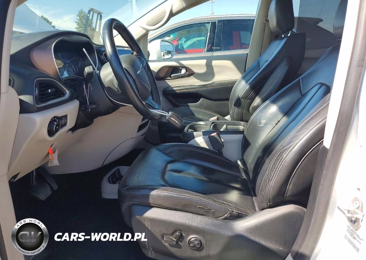 2017 Chrysler Pacifica Touring L VIN:2C4RC1BG7HR587734 - 7