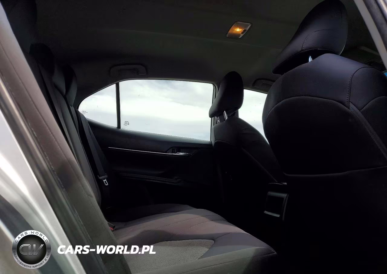 2018 Toyota Camry Le VIN:4T1B11HK5JU580398 - 10