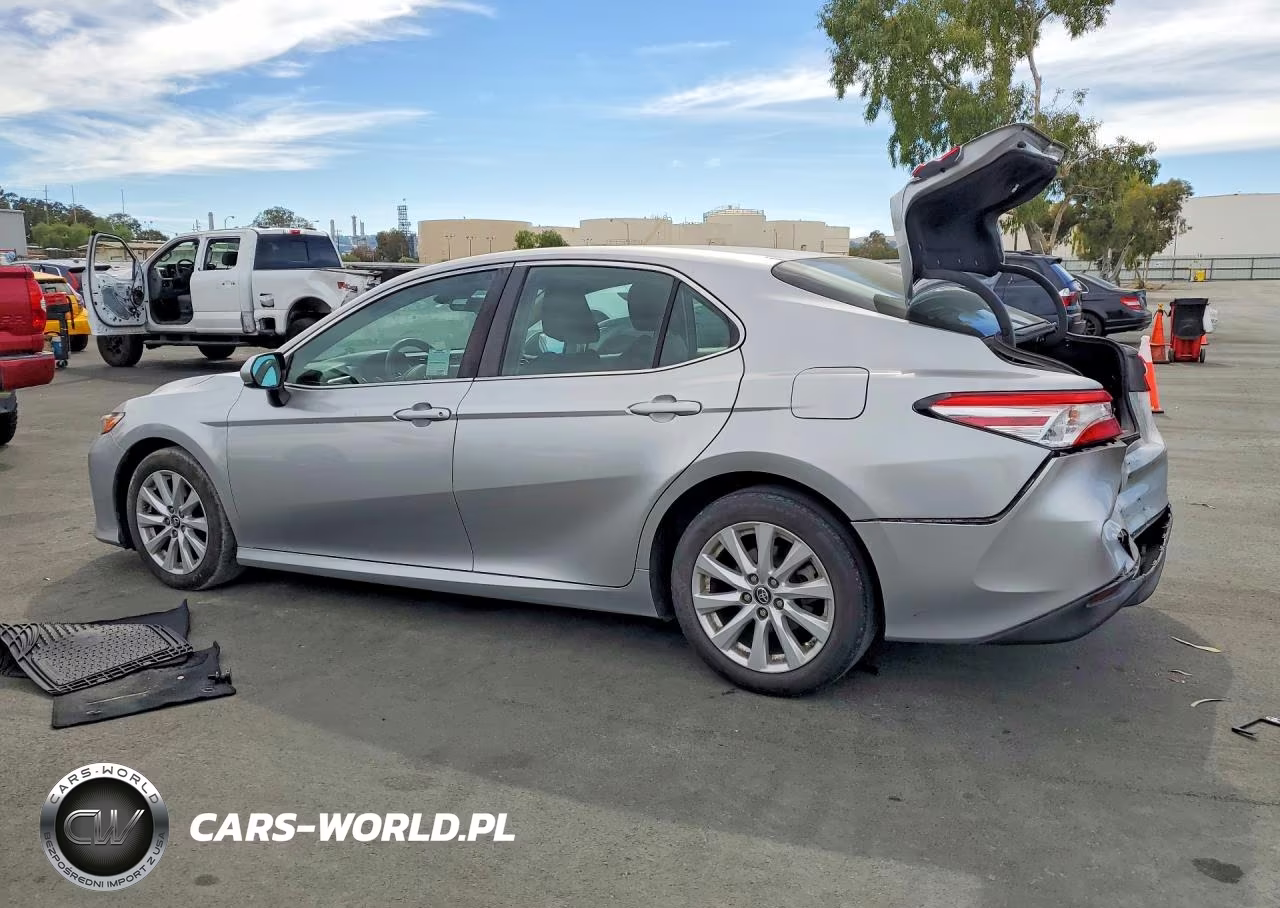 2018 Toyota Camry Le VIN:4T1B11HK5JU580398 - 2
