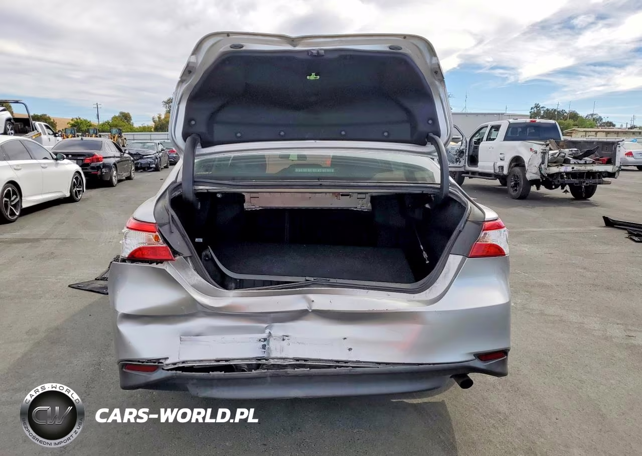 2018 Toyota Camry Le VIN:4T1B11HK5JU580398 - 6