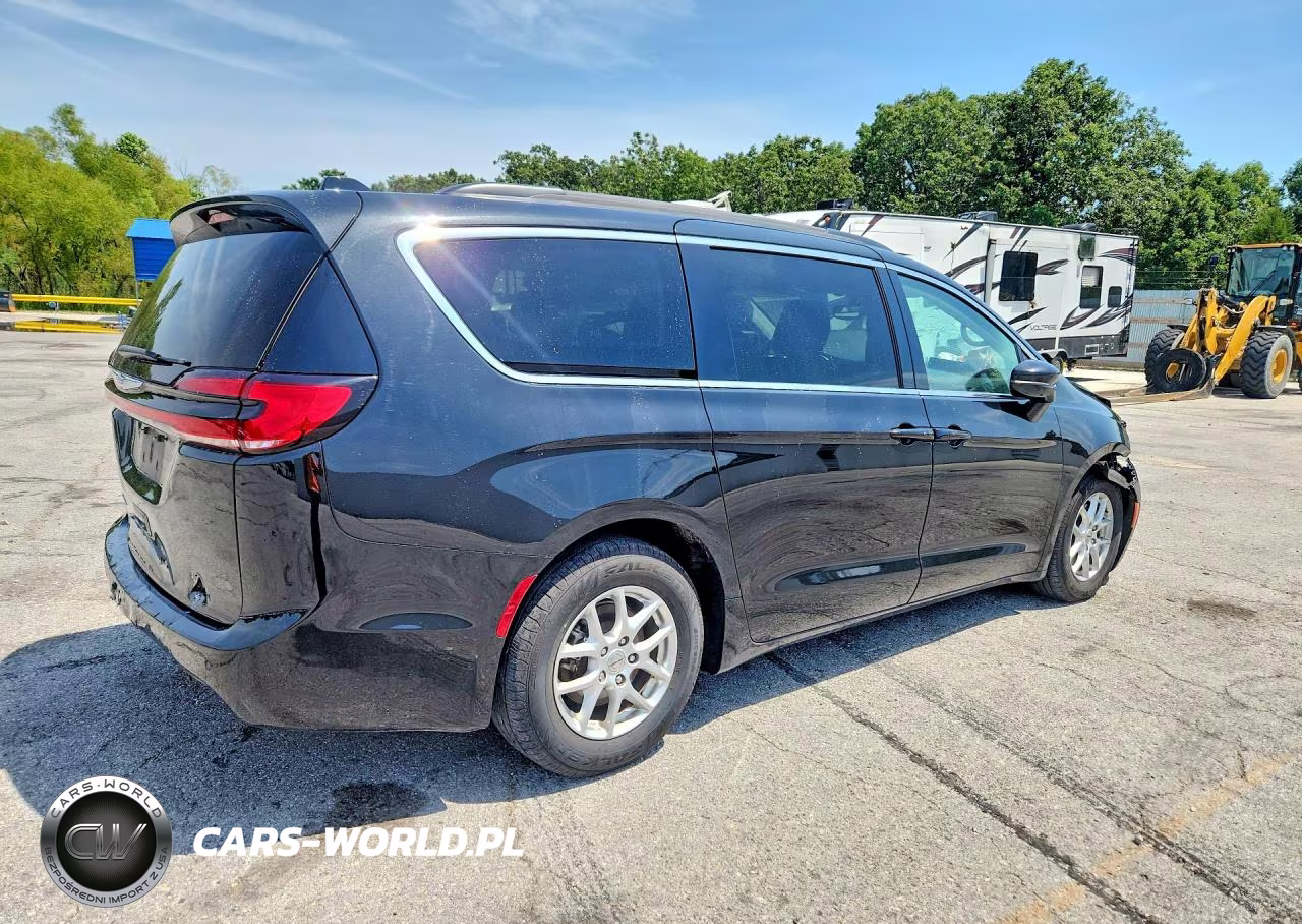 2022 Chrysler Pacifica Touring L VIN:2C4RC1BG7NR141661 - 3