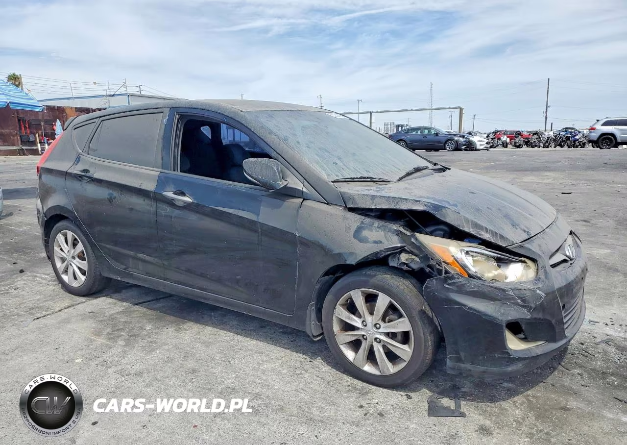 2013 Hyundai Accent Se VIN:KMHCU5AE5DU106043 - 4