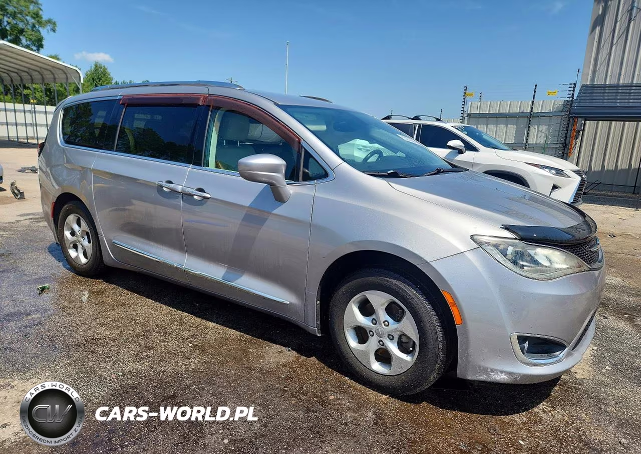 2017 Chrysler Pacifica Touring L Plus VIN:2C4RC1EG7HR543762 - 4