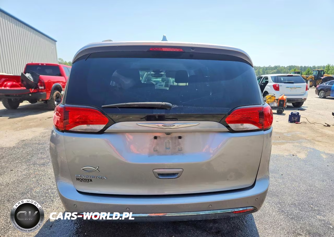 2017 Chrysler Pacifica Touring L Plus VIN:2C4RC1EG7HR543762 - 6