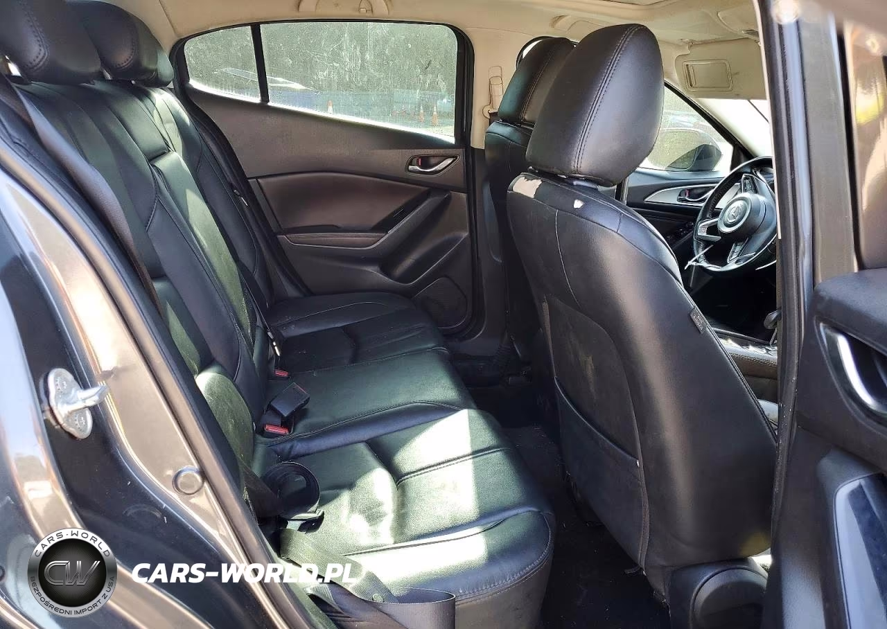 2018 Mazda 3 Touring VIN:3MZBN1V30JM252653 - 10