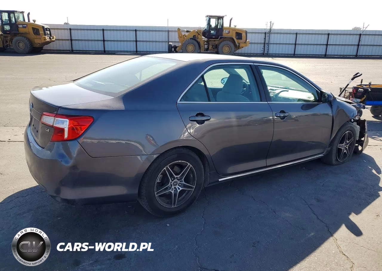2014 Toyota Camry Le VIN:4T4BF1FK1ER370543 - 3