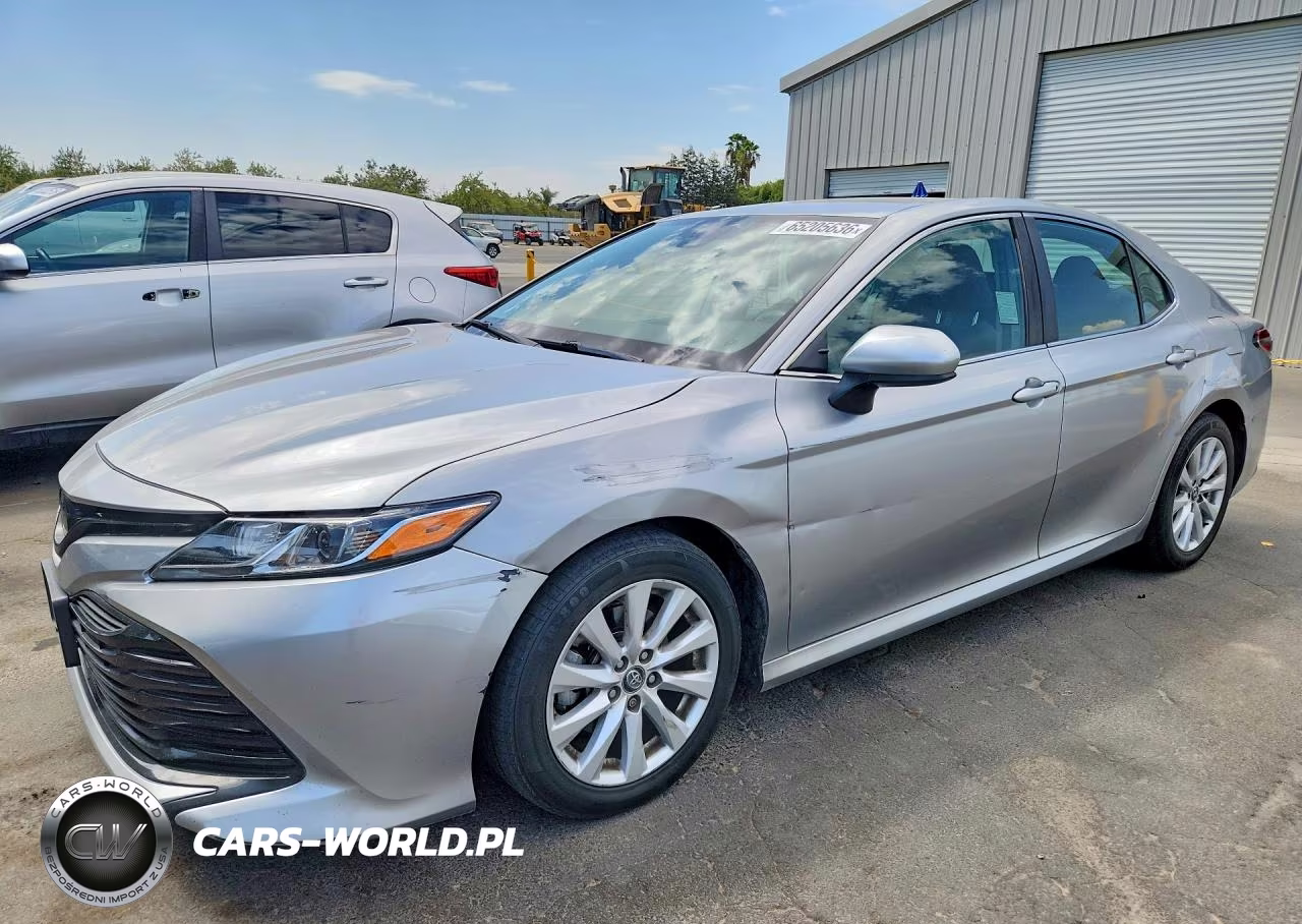 2020 Toyota Camry Le – zdjęcie 1 z 12