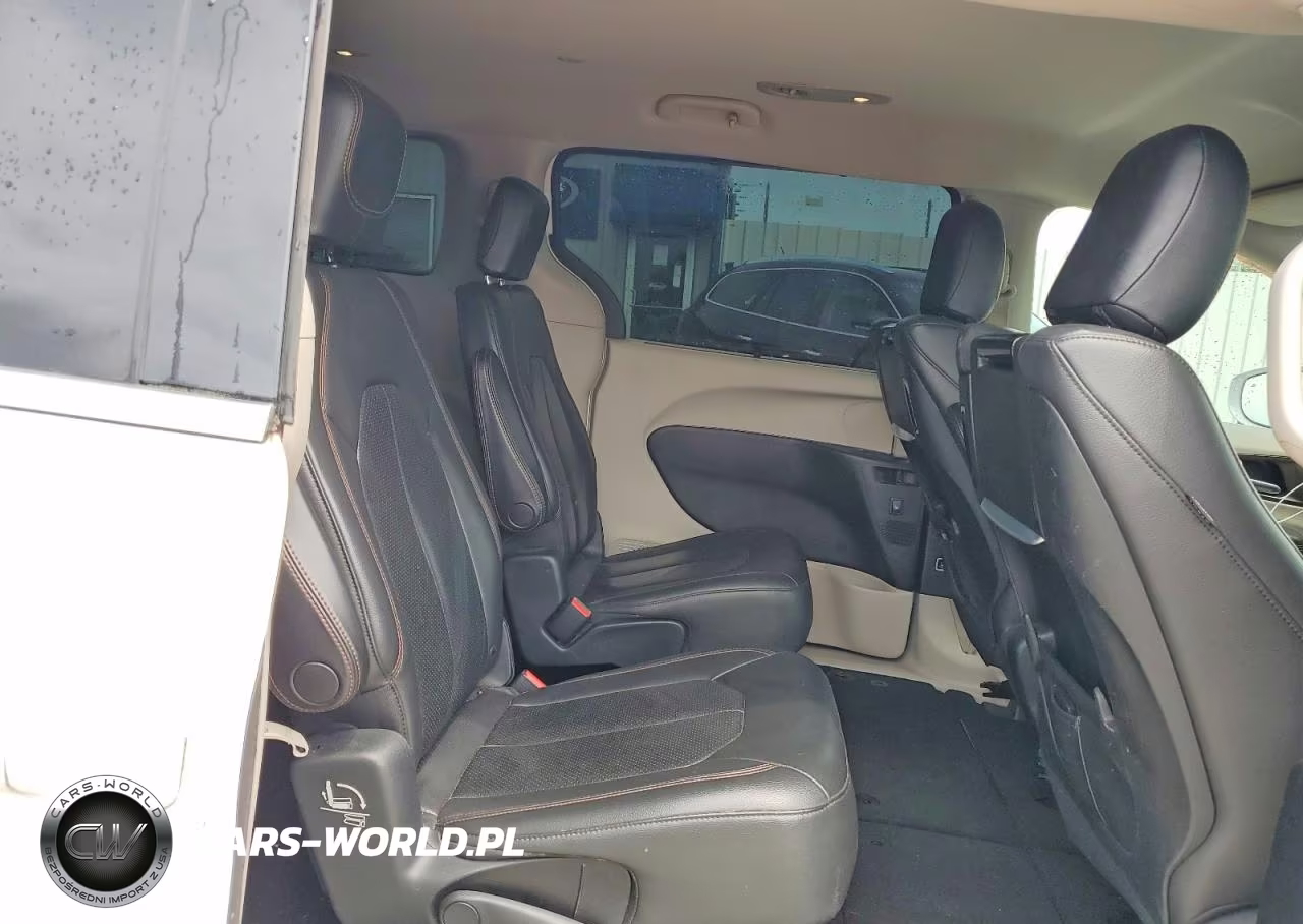 2017 Chrysler Pacifica Touring L Plus VIN:2C4RC1EG7HR507490 - 11