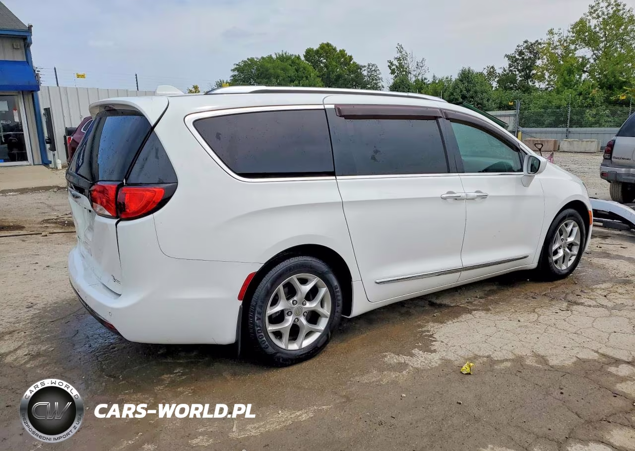2017 Chrysler Pacifica Touring L Plus VIN:2C4RC1EG7HR507490 - 3