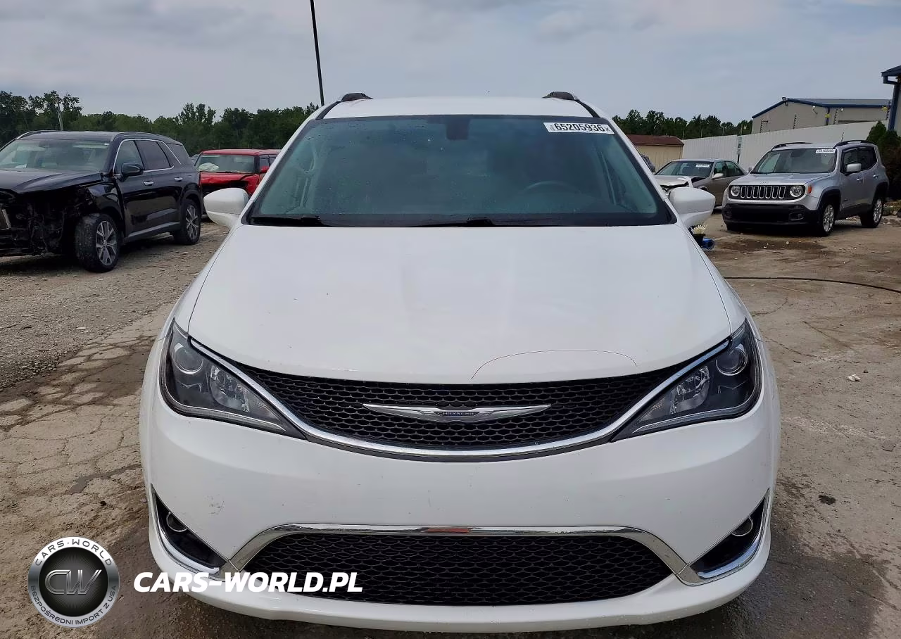 2017 Chrysler Pacifica Touring L Plus VIN:2C4RC1EG7HR507490 - 5