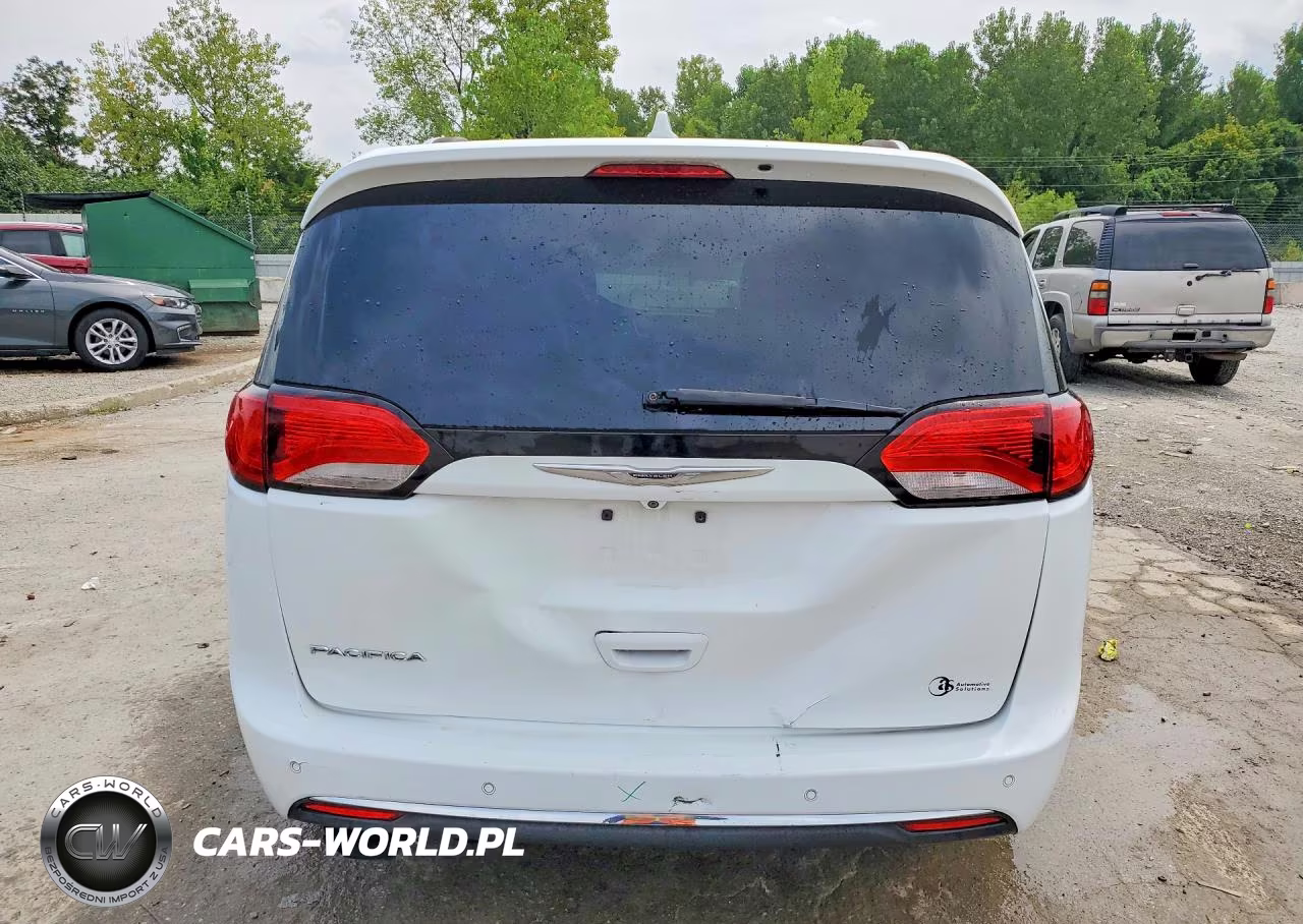 2017 Chrysler Pacifica Touring L Plus VIN:2C4RC1EG7HR507490 - 6