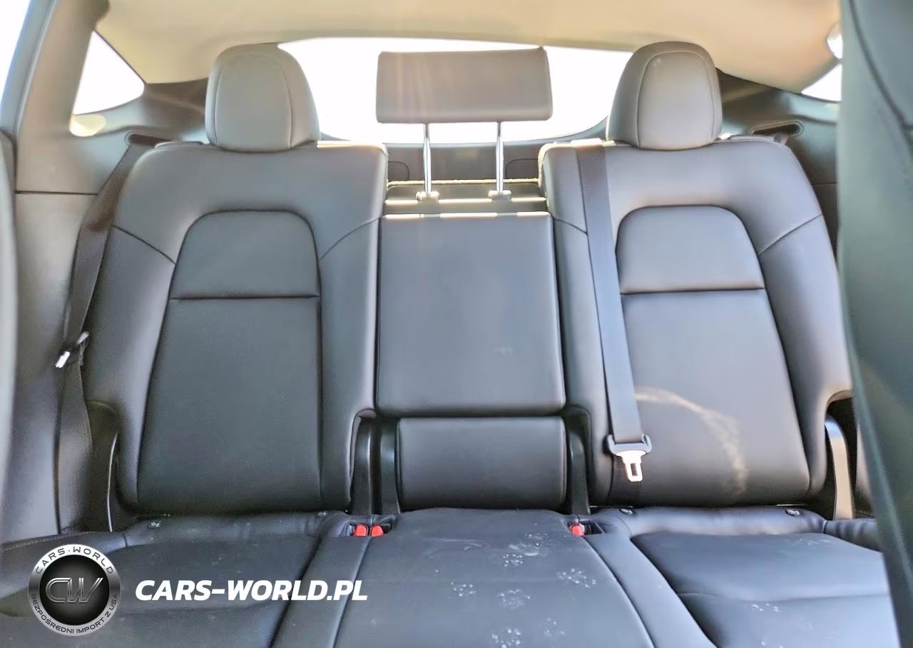 2020 Tesla Model Y VIN:5YJYGDEE0LF050655 - 10