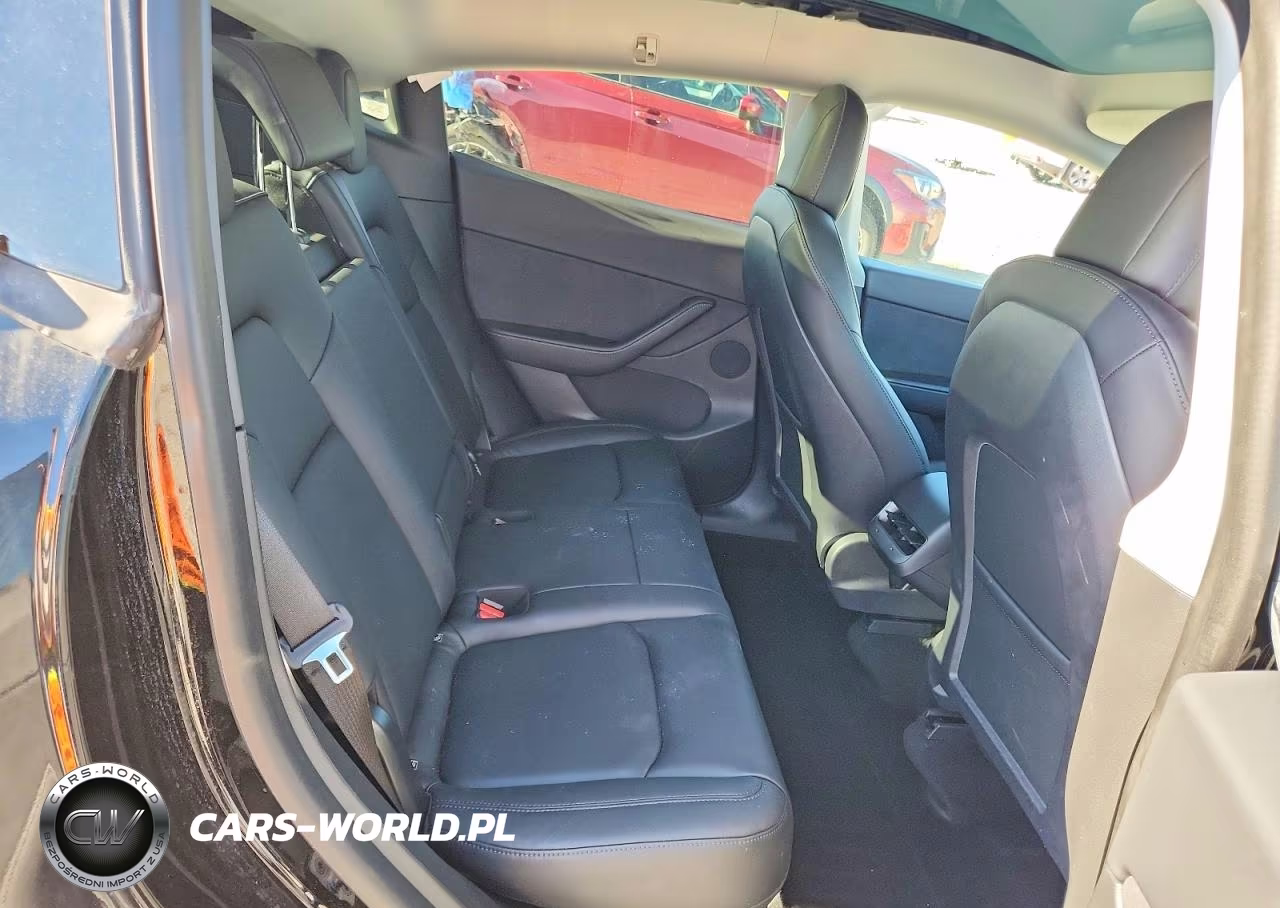 2020 Tesla Model Y VIN:5YJYGDEE0LF050655 - 11