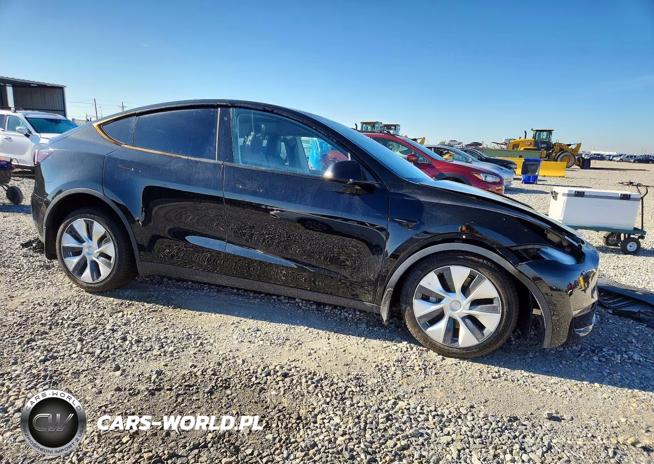 2020 Tesla Model Y VIN:5YJYGDEE0LF050655 - 4