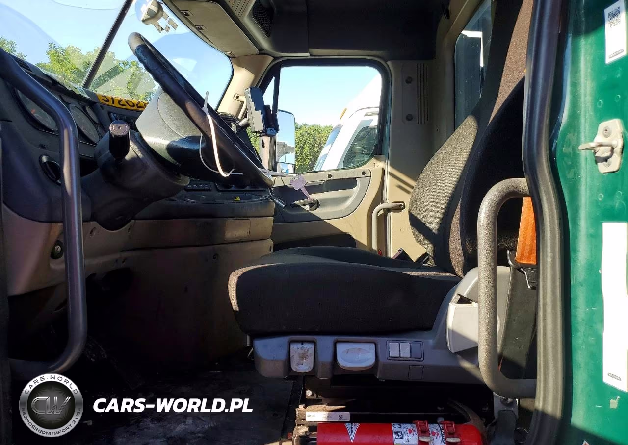 2018 Freightliner Cascadia 113 VIN:3AKBGADV2JSJL4456 - 7