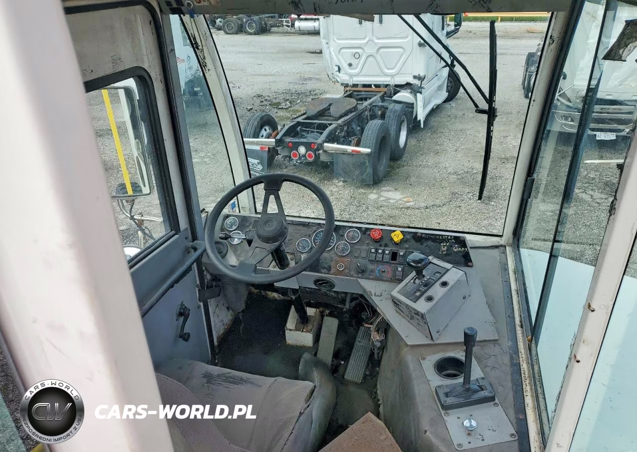 2015 Autocar Xspotter Yard Truck VIN:516G4G416FH218818 - 8
