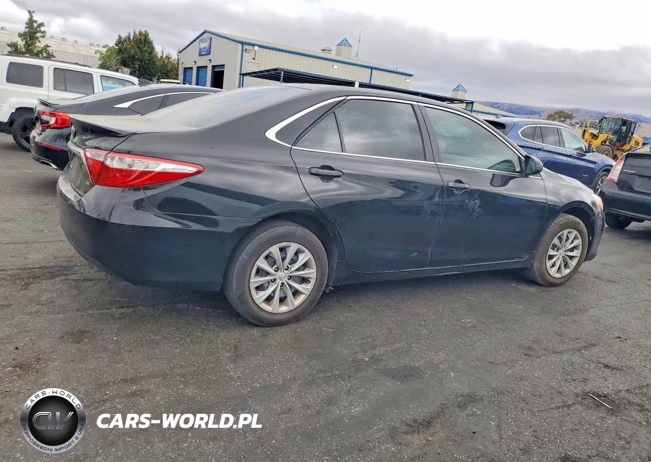 2017 Toyota Camry Le VIN:4T1BF1FK3HU374074 - 3