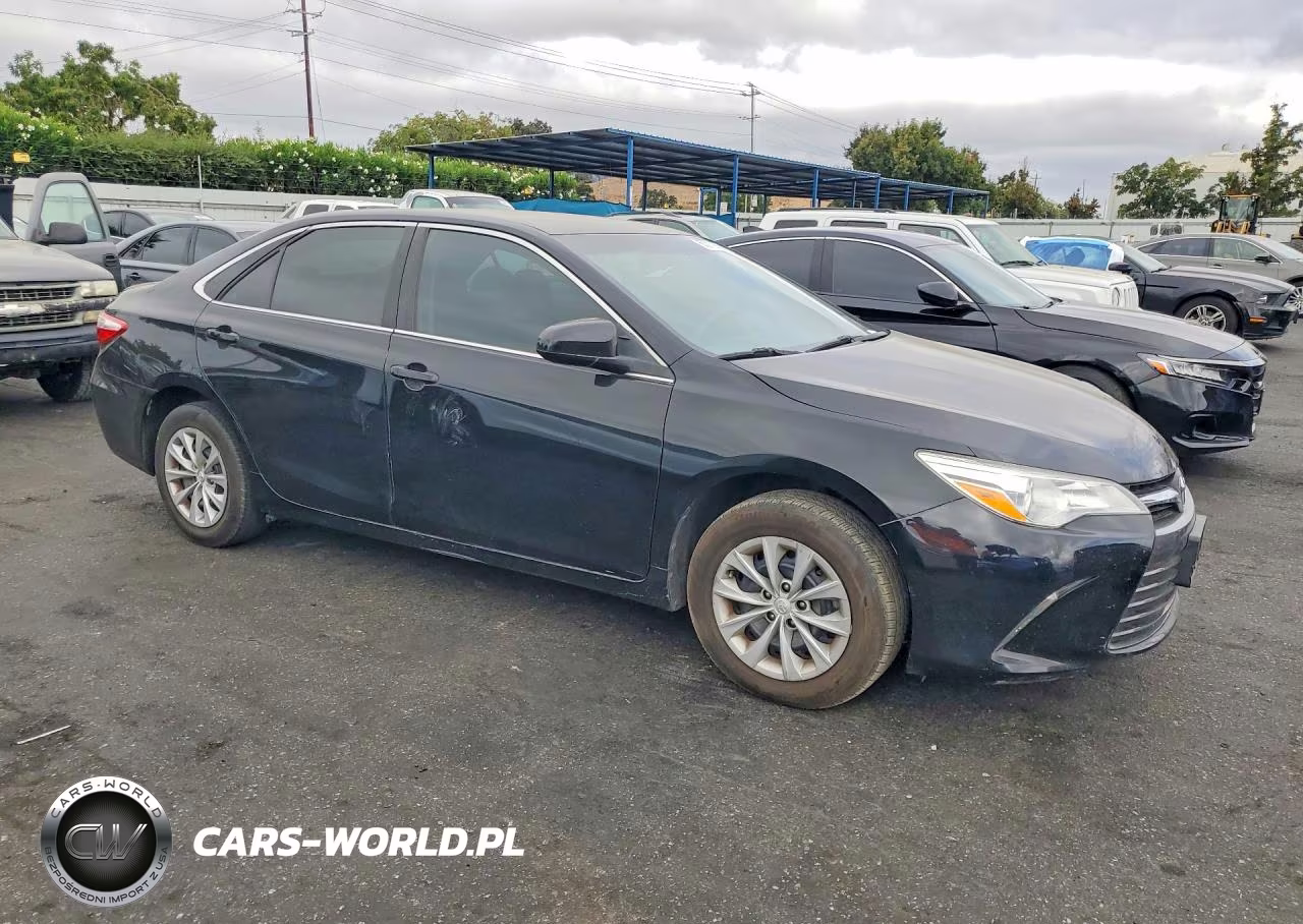 2017 Toyota Camry Le VIN:4T1BF1FK3HU374074 - 4