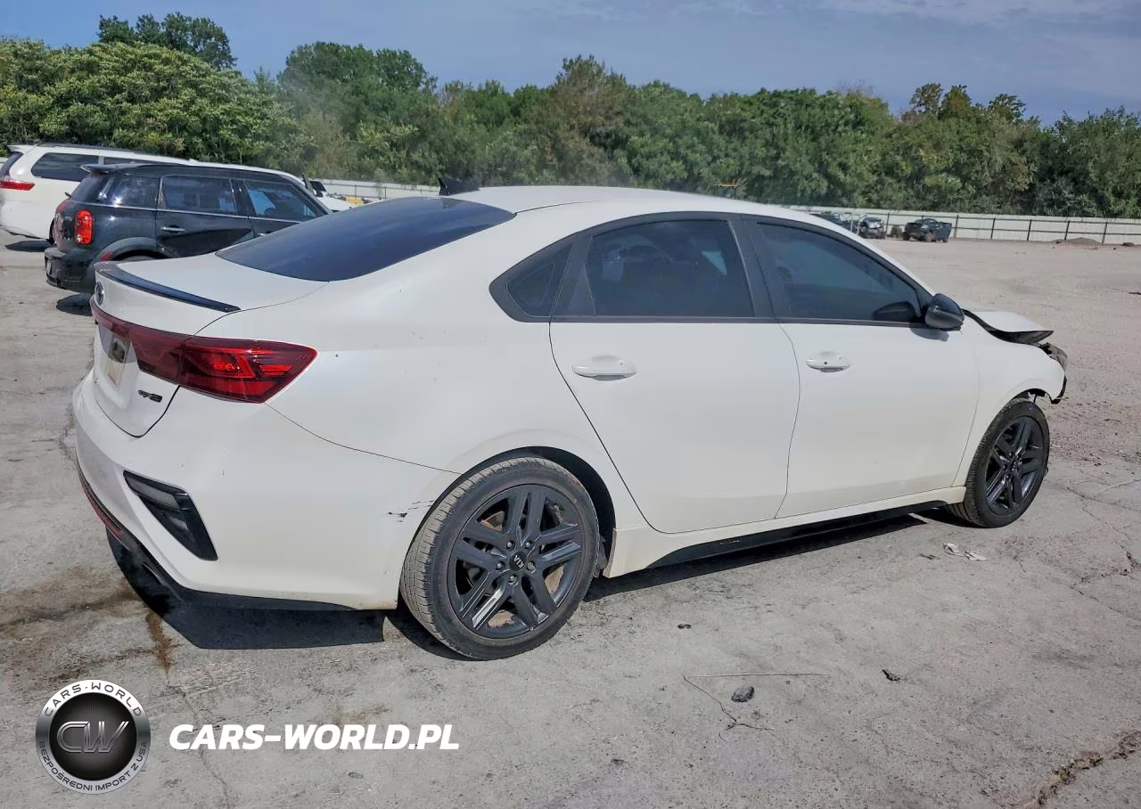 2021 Kia Forte Gt Line VIN:3KPF34AD8ME310288 - 3