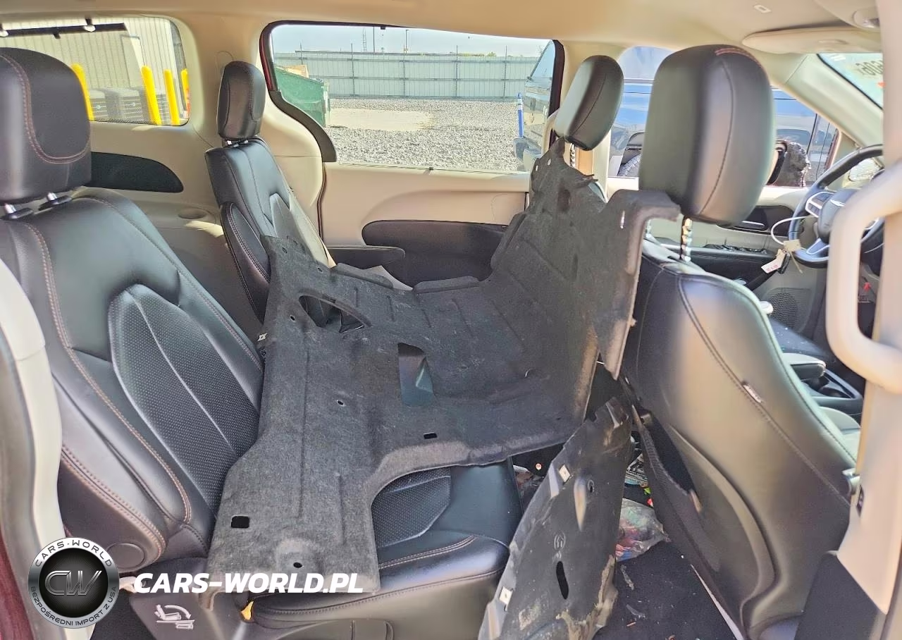 2018 Chrysler Pacifica Touring L Plus VIN:2C4RC1EG6JR230790 - 10
